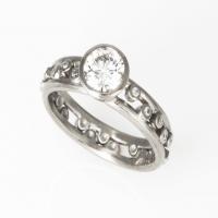 crested cuff in gold with diamonds