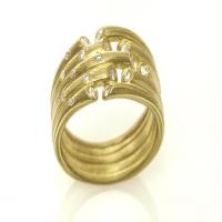whisper ring in yellow gold with diamond sprinkle