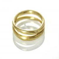 double wave band in gold