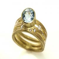 triple wave band in gold with center aquamarine and diamonds