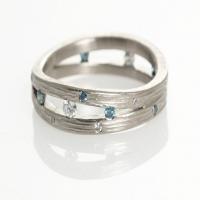 double wave band in white gold with blue & white diamonds