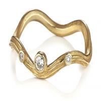 serpentine ring in gold with diamonds