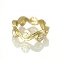 serpentine ring in 18k yellow gold with marquis diamonds