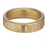 twinkle band in gold with diamonds