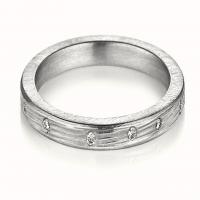 twinkle band in white gold with diamonds
