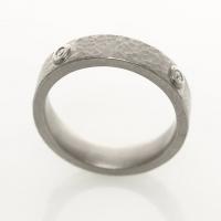 flat men's band in white gold with diamonds
