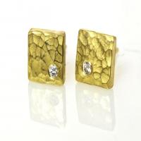 square forged earrings in gold with diamonds