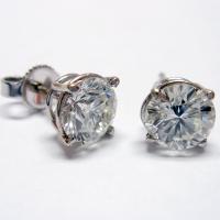 diamond stud platinum earrings