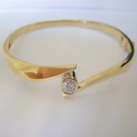 14k yellow gold diamond bangle