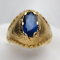 retro 18kt gold domed sapphire ring