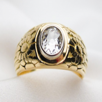 18kt old mine-cut diamond band