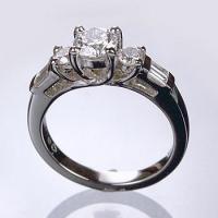 1077 â€“ diamond engagement ring
