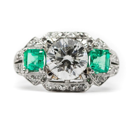 ESTATE RING 206 CT DIAMOND CENTER STONE WITH 2 EMERALD SIDE STONES