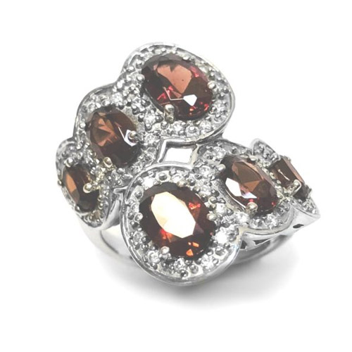 WHITE GOLD VINTAGE GARNET DIAMOND RING