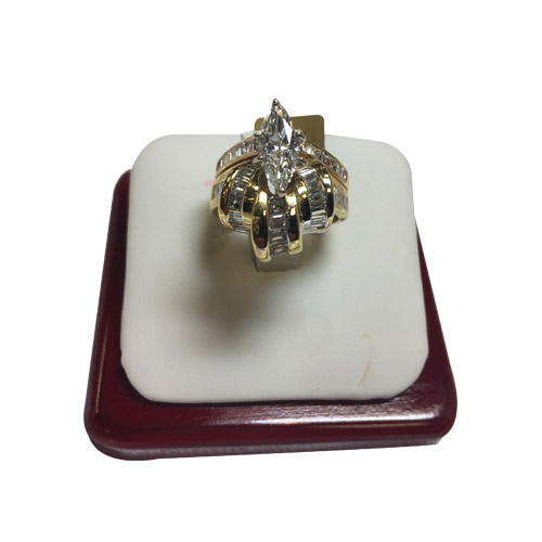 18 kt marquise diamond ring 18 kt marquise diamond ring